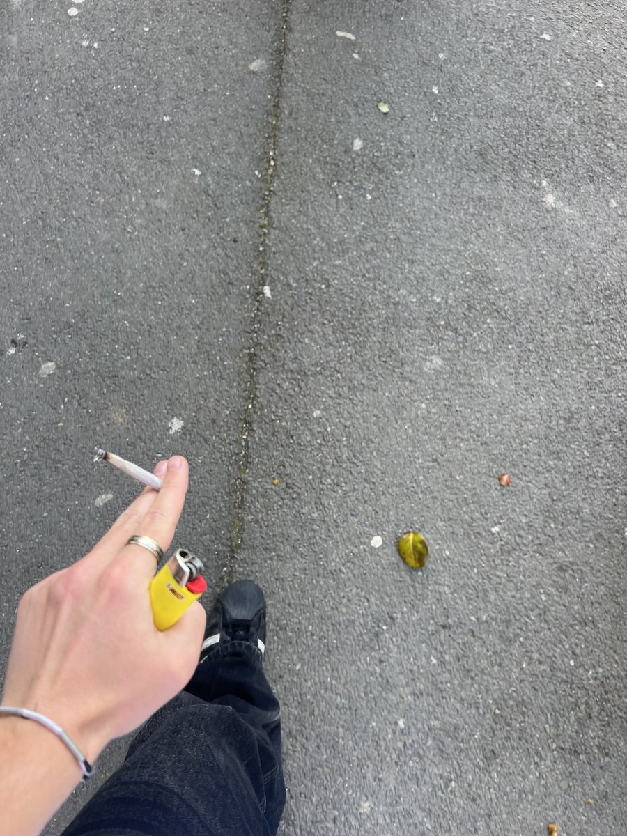 thhhiago212's tweet photo. cigarette after sex j’me suis fait bz par mon partiel de cet aprem https://t.co/v1Gy3X4TDw