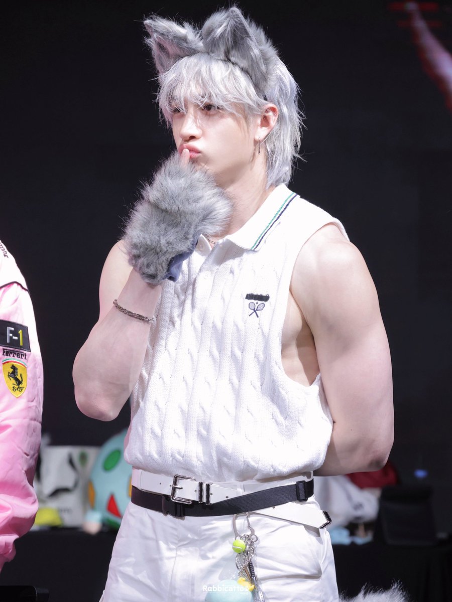 hourly bang chan tweet media