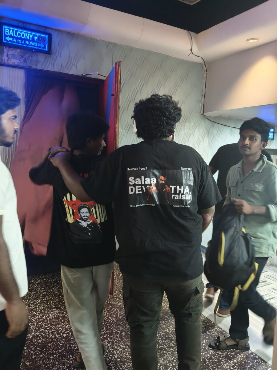 allu_nithin_143's tweet image. bhAAi fan me : rey race Gurram re-release ki veldhama 🔥
Dinosaur fan him : nuv ee maata Apudu Antav ani edhuru chusthunnanu ra❤️‍🔥🤙

#RaceGurram4k🐴