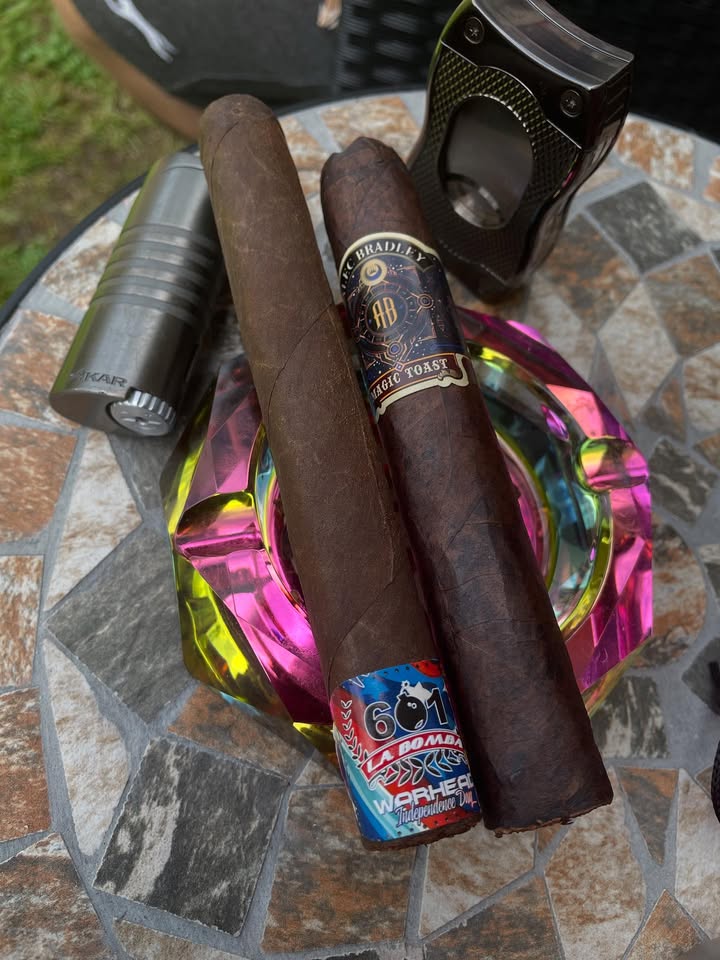 cigar_lass's tweet image. 😊😁😁