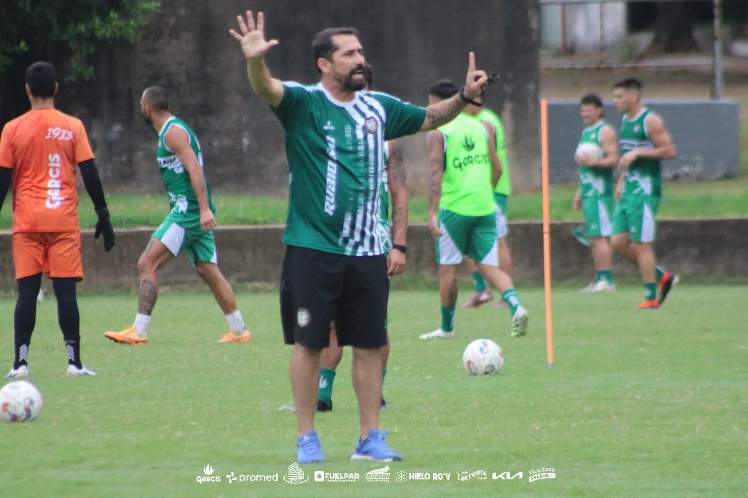 #VsSportsRadio | 📲Gustavo Morínigo, Director Técnico, sobre su salida de Rubio Ñu.

“Profesionalmente y por respeto a la institución lo primero que hicimos fue poner a disposición el cargo”

“El punto final es que fue en un clásico, golpeó más en lo sentimental”

“El equipo
