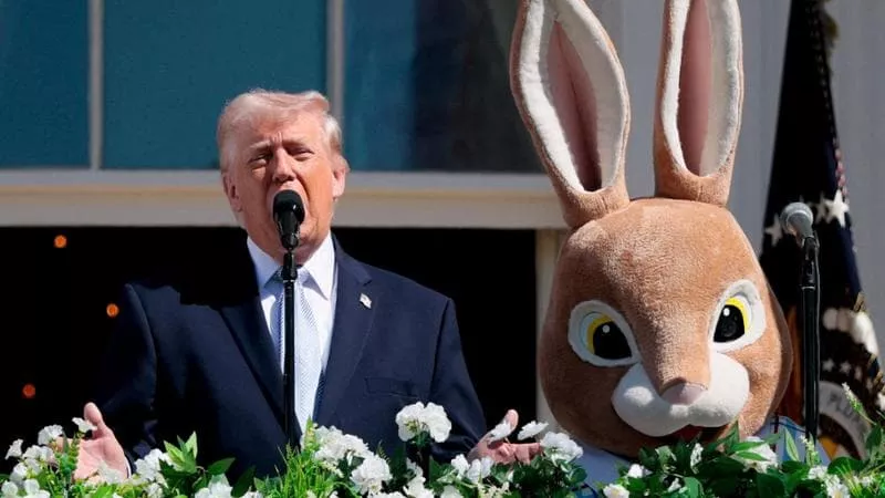 Penna74's tweet photo. Nella foto, un individuo rispettabile e maturo, responsabile e saggio.
L'altro è Donald Trump.
#Trump #infermiereeee #iran #ultimatum https://t.co/LD7hxvYYdU