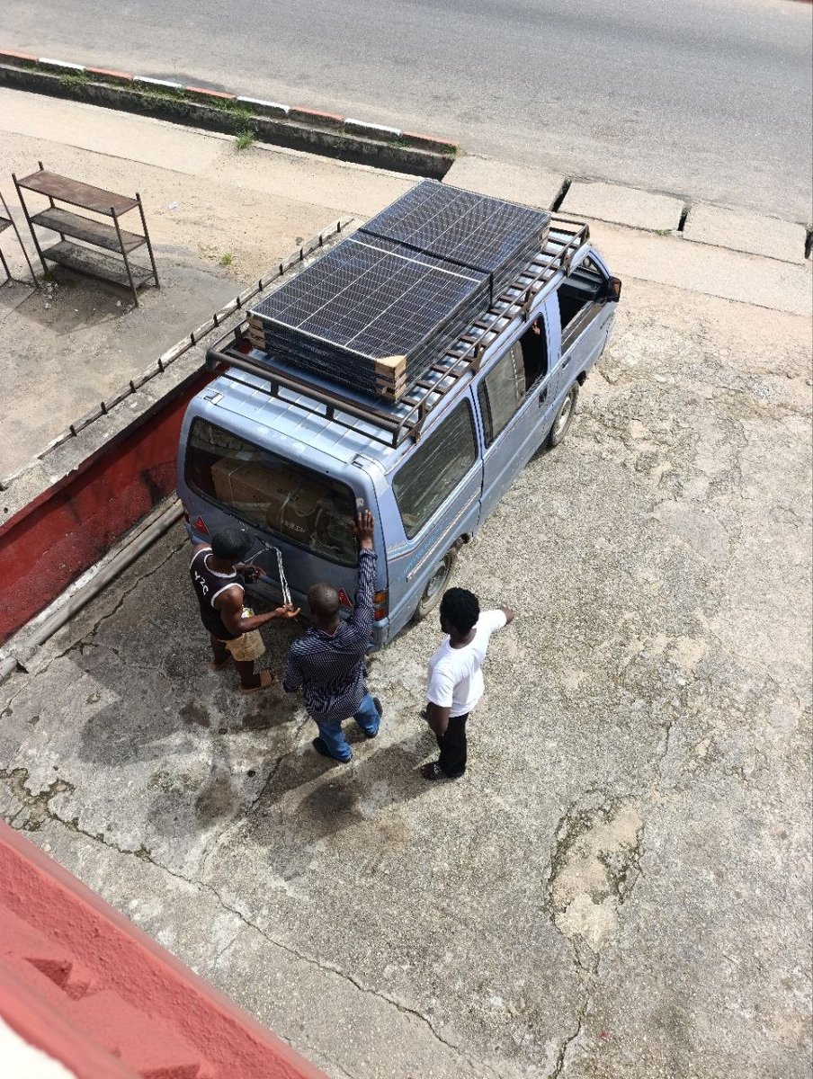 iServeenergy's tweet photo. POV: A Day In The Life At Iserve Energy Ltd.

Arrival of products prior to installation.

#iserve #iserveenergy #solarinstallations #solarenergy #solar #renewableenergy #greenenergy https://t.co/6hJKrfU3qB