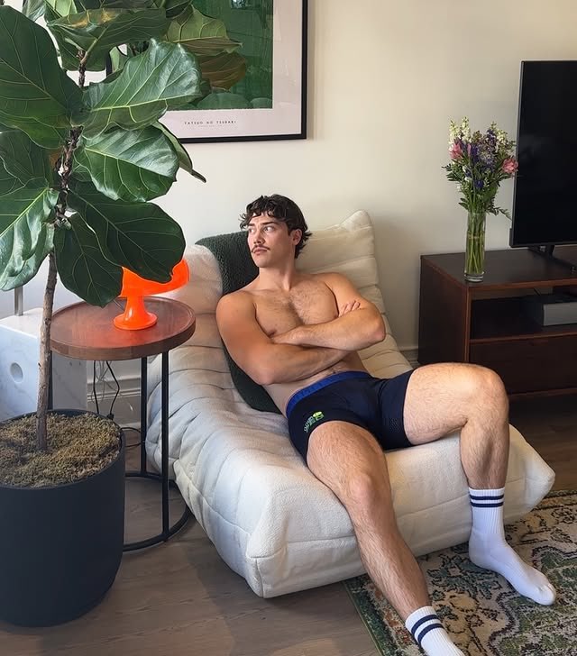 (21+ account) tweet media