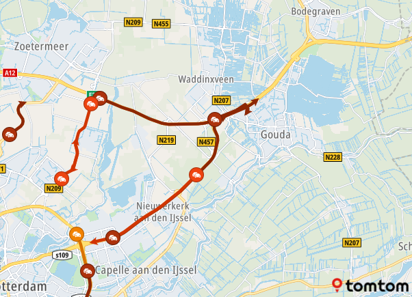 ANWBverkeer's tweet image. Ongeluk op de #A12 Den Haag ► Utrecht, bij Reeuwijk. De rechterrijstrook is dicht. Vansaf Bleiswijk 9 km file, +50 min.

Hierdoor ook file op de #A20 vanuit Hoek van Holland, voor knp. Gouwe. +50 min.