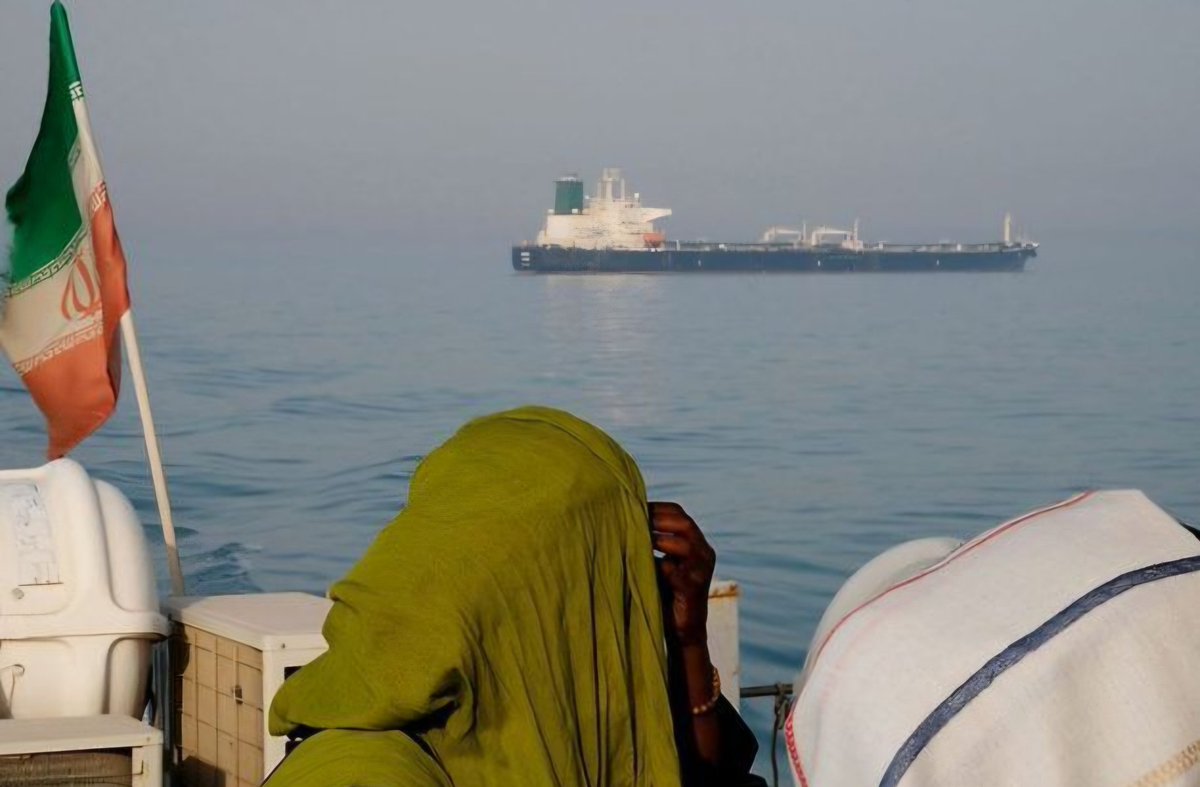 corefrontline's tweet image. 🚨🚨BREAKING UPDATES 🚨

🇮🇷🇺🇸 IRGC Warns: No More Limits on Retaliation  

Iran’s IRGC has sent a clear warning to the United States. If President Trump follows through on threats to strike power plants and bridges, Iran says it will stop supplying oil and gas to America and its