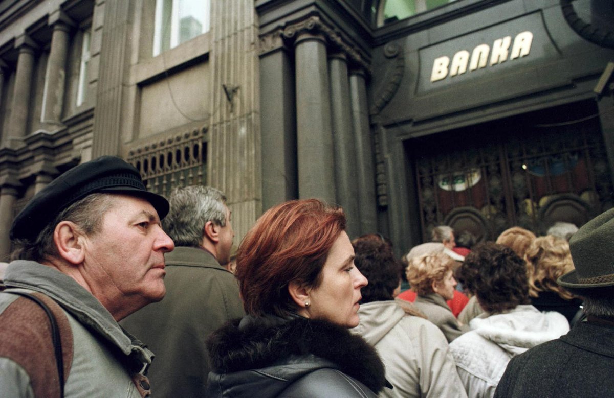 🔥 LỢI SUẤT DEFI ĐẠT MỨC THẤP KỶ LỤC: THUA KÉM KÊNH TIẾT KIỆM TRUYỀN THỐNG, ĐẶT RA CÂU HỎI VỀ RỦI RO/LỢI NHUẬN 🔥

- Nhà đầu tư Crypto từng tìm đến tài chính phi tập trung (DeFi) để kiếm thu nhập thụ động hấp dẫn đang đối mặt với thực tế mới: các