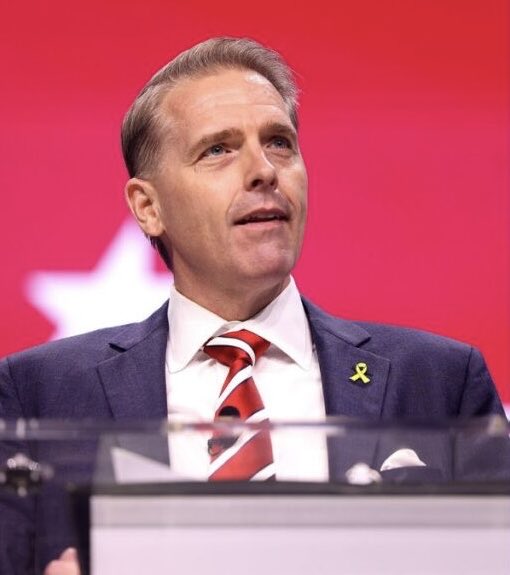 BadLindaRobot tweet media