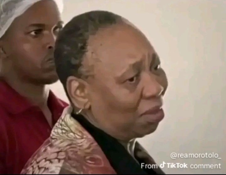 Bathulile ngama assignment uzozwa manje eb'suku umuntu uzobe athi "ng'cela ungidrowele iPedi" 😭😭