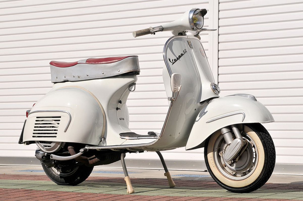 Tochan_VW's tweet photo. バイクの免許欲しいな〜
そしたらバイクも欲しいな

暑い、寒い、風が強い、天気が心配って理由をつけて乗らないのが想像出来るだけに免許までのハードルが高い 

そして乗りたいバイクの信頼性が低いし入手の難易度も高い

※画像はネットから拾いました 
鉄スクーターに乗りたいんじゃ https://t.co/uUrBlbPIee