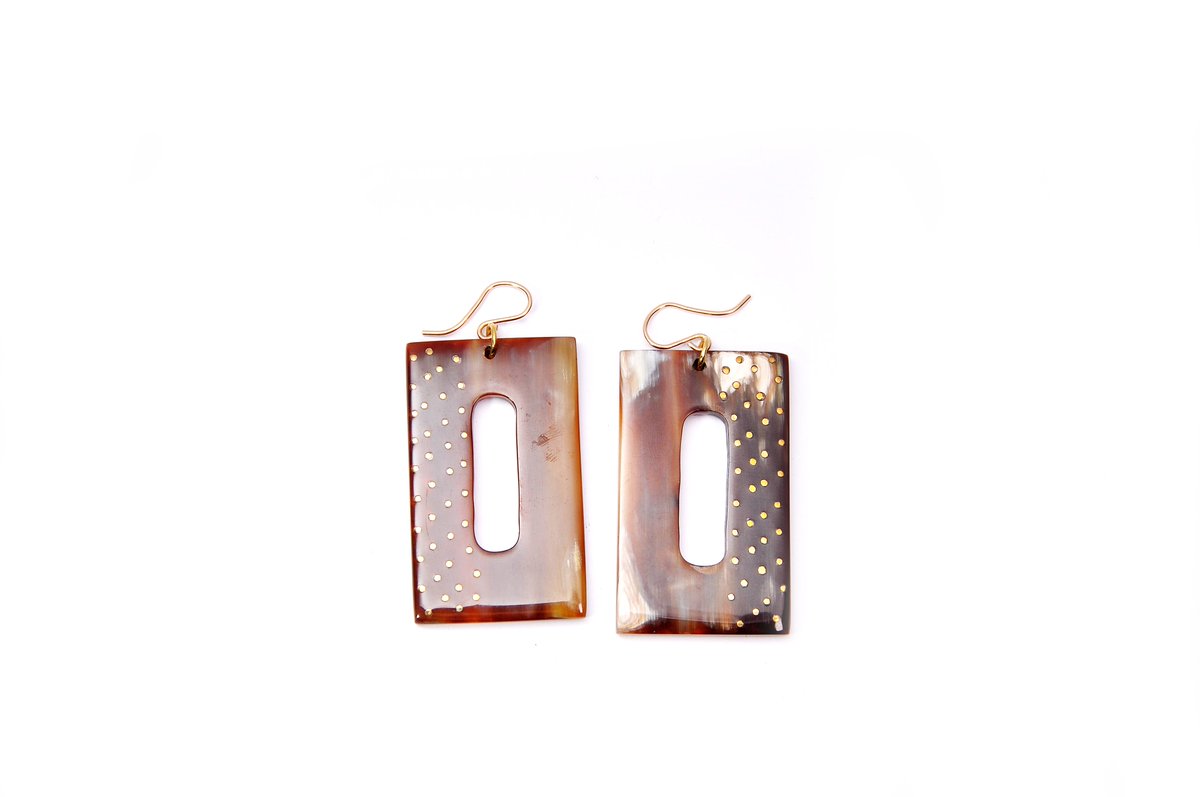 AnkoleLuxury's tweet image. Natural charm, timeless style.

These wooden earrings blend earthy textures with elegant design, bringing warmth and character to any look. Perfect for everyday wear or a subtle statement.

📲 WhatsApp +254 794 999 214 to order.

#AnkoleLuxury #MadeInKenya #AfricanJewellery