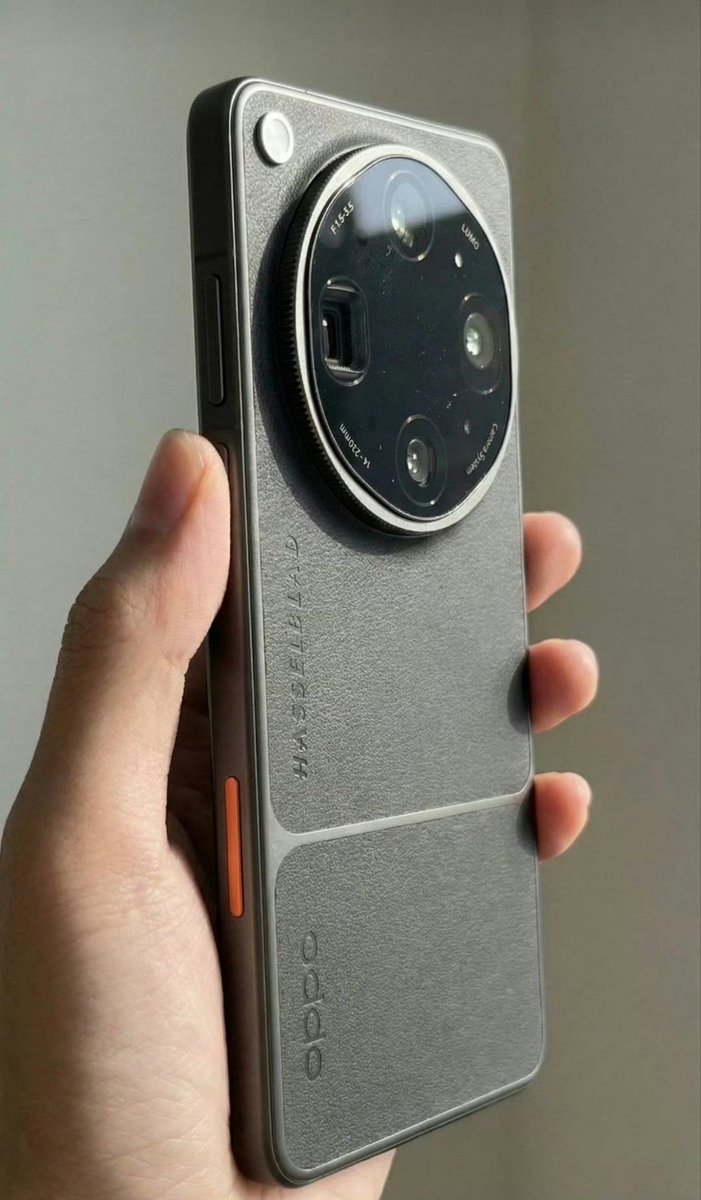 Gm_t18's tweet image. 🚨 EXCLUSIVE: OPPO Find X9 Ultra — color &amp;amp; design details

Velvet Canyon (orange)
✅ Unified orange back + frame
✅ Hasselblad “H” on camera deco
✅ Textured back (similar to Xiaomi 15 Ultra white)

Glacier (white)
✅ Pure white back + silver frame
✅ Hasselblad “H” on camera