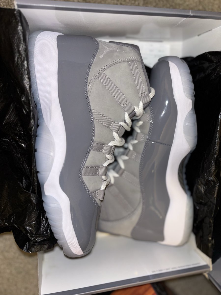 _WallyBalls's tweet photo. @YunG_NavY @GuruB0om @whytwojvy @MoorHenny This $1600 alone I spent in December pussy and we missing 2 pair 😂😂😂 I flex taste and not money but this shit show you I ain’t broke https://t.co/pbjqVLL8RW