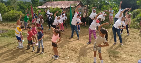 CNCTVGranma's tweet photo. En la comunidad de Villa Blanca, en la plena Sierra Maestra, del municipio de Buey Arriba, el #Inder 📷, #Salud 📷 y #Educación 📷 se unieron en una gran actividad intersectorial.
Una jornada con una gama de actividades variadas que reflejan el aporte de cada institución: https://t.co/cw6vDruG2i