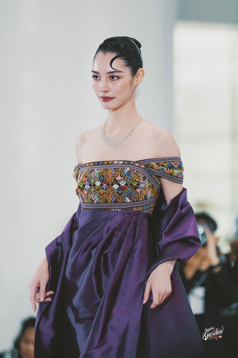 SapphicGardenTH's tweet image. สวยสมดุจอัปสรจริงๆค่ะ

MINTR X ROOTEDHERITAGE
#ASenseOfTH26WithMintR
#mintranch #ATextileThroughTime
#RootedinHeritage
#ASenseofThai2026