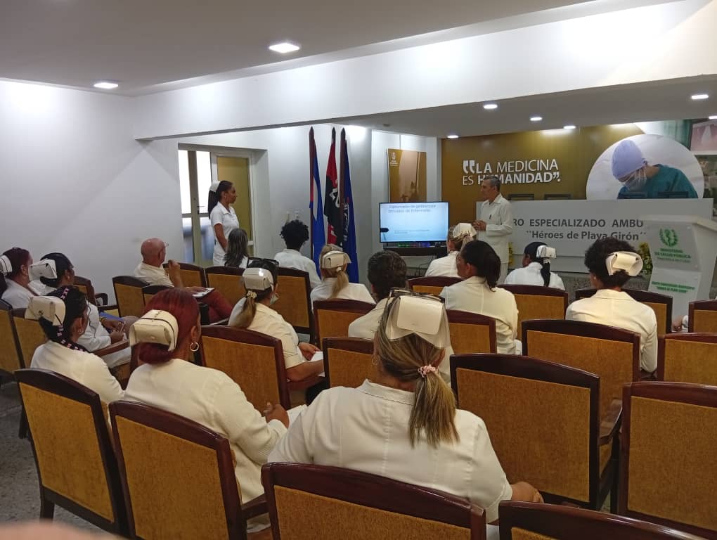 perez_torriente's tweet photo. Cómo parte de las actividades en Saludo al 12 de mayo "Día Internacional de Enfermería", inició en la mañana de hoy la 1ra versión del Diplomado Gestión por procesos de Enfermería, con excelente participación de las áreas municipales y provinciales. https://t.co/jODJJt5Jvs
