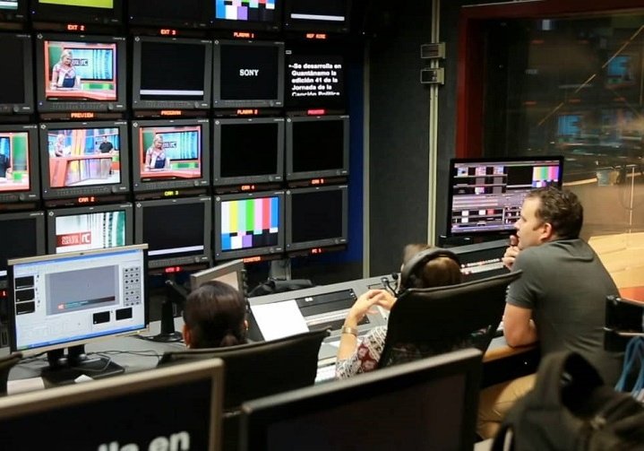 casaguayabera's tweet image. ¡ Felicidades a todo el equipo del Noticiero Cultural de la Tv que hoy cumple 12 años !
A @LuisMorlote @magda_resik y todos los que han sostenido la promoción y conocimiento de la obra inmensa de la Cultura Cubana mis respetos 🌻
.
#ArteFiel
#CubaEsCultura