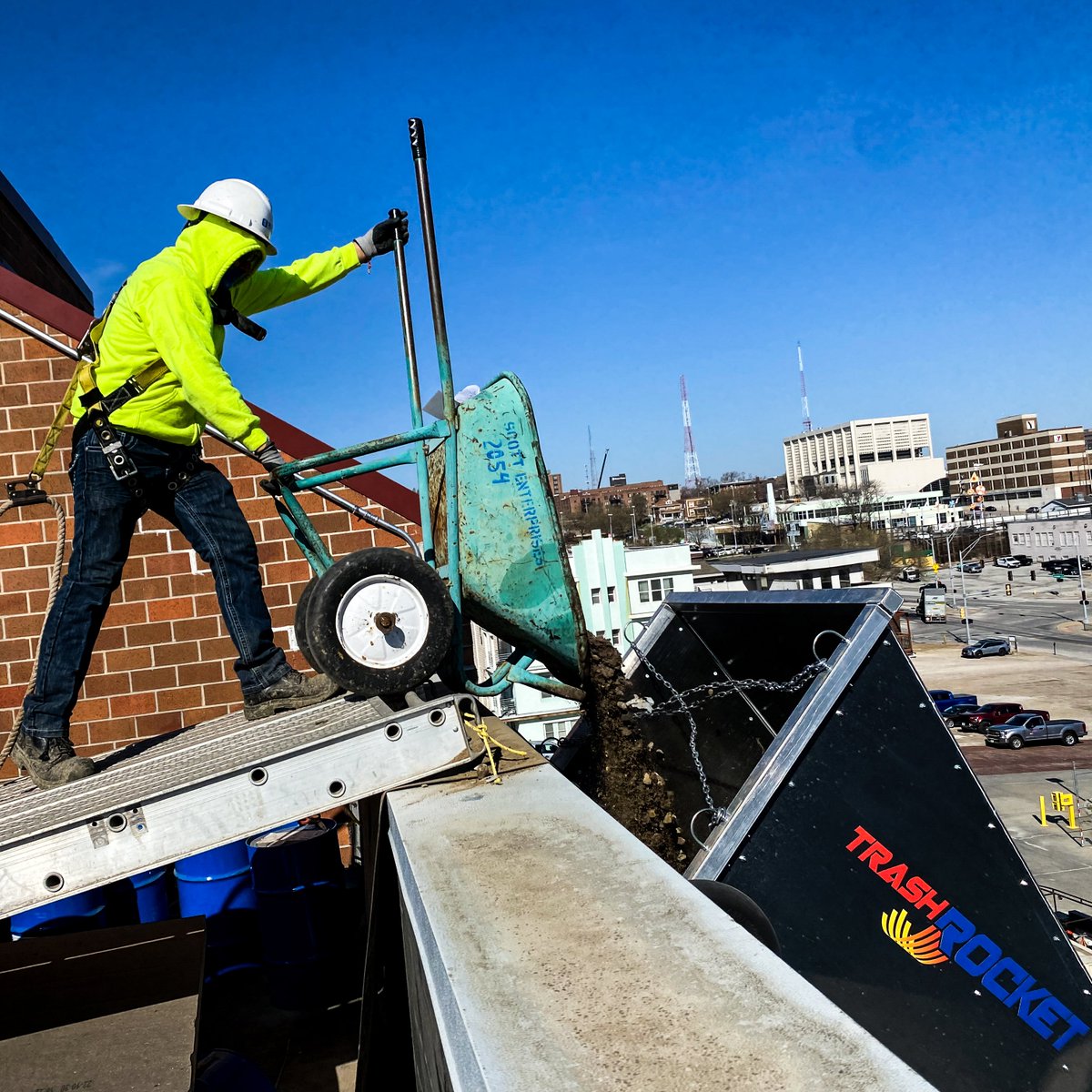 RocketEquipment's tweet photo. Roofloads of rock are no match for the Trash Rocket TR-5000! 🚀
👀 » https://t.co/Dy9ysr0t28 https://t.co/M50uPTToBI
