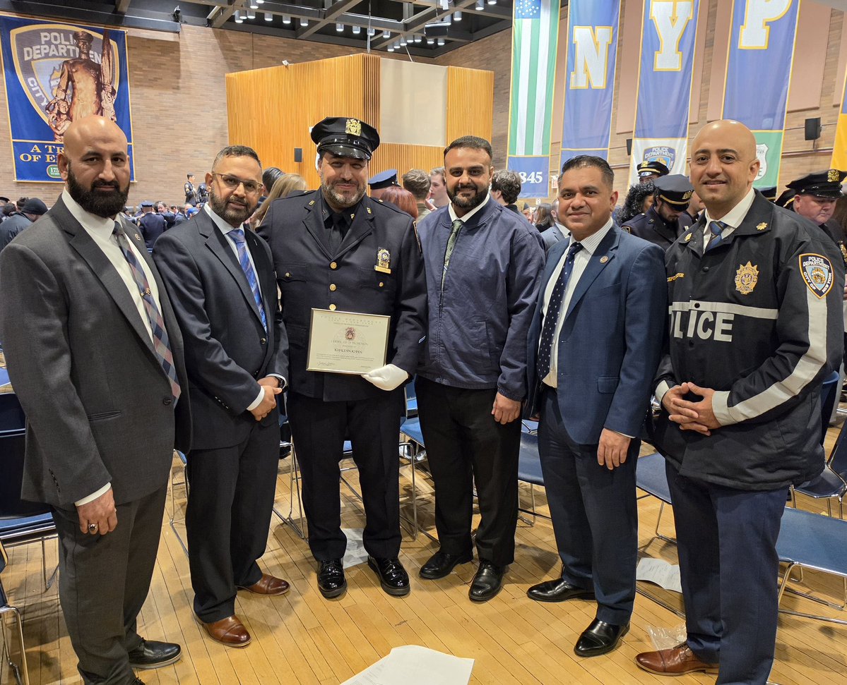 AdeelRanaNYC's tweet image. A special congratulations to my good friend Hameed Armani on his promotion to Deputy Inspector and on making history by becoming the 1st #Afghanistan - #American to achieve this honor in the #NYPD 

He is a #Hero who in 2016 put his life on the line to save thousands of lives in