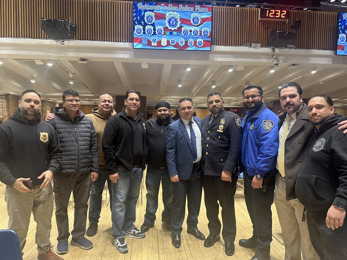 AdeelRanaNYC's tweet image. A special congratulations to my good friend Hameed Armani on his promotion to Deputy Inspector and on making history by becoming the 1st #Afghanistan - #American to achieve this honor in the #NYPD 

He is a #Hero who in 2016 put his life on the line to save thousands of lives in