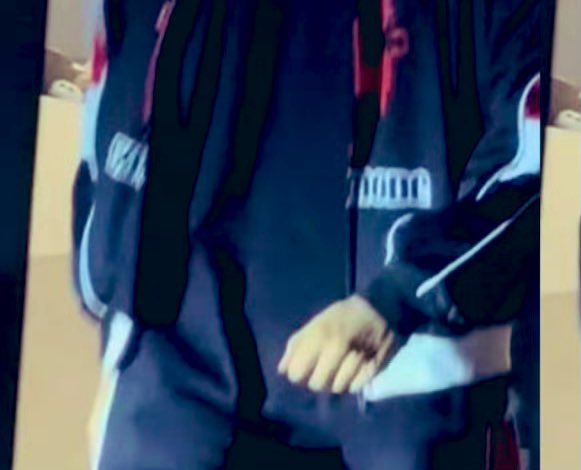 ZL522's tweet photo. 比赛前一夜 身体里进出的手指伴随着海浪扑打的节奏 眼前坠下的金色项链 身下压在引擎上的赛车服 海风打来的寒意 想抓住唯一的热源 喷过一次之后 左航按住我勾着他皮带的脚 俯下身靠近我耳边:这是新的解压方式还是鼓励?在握住那根金色项链的瞬间我回答道:其实只是我想你了 后来我额外获得了意外之中的吻 https://t.co/l6n3rnhIpg