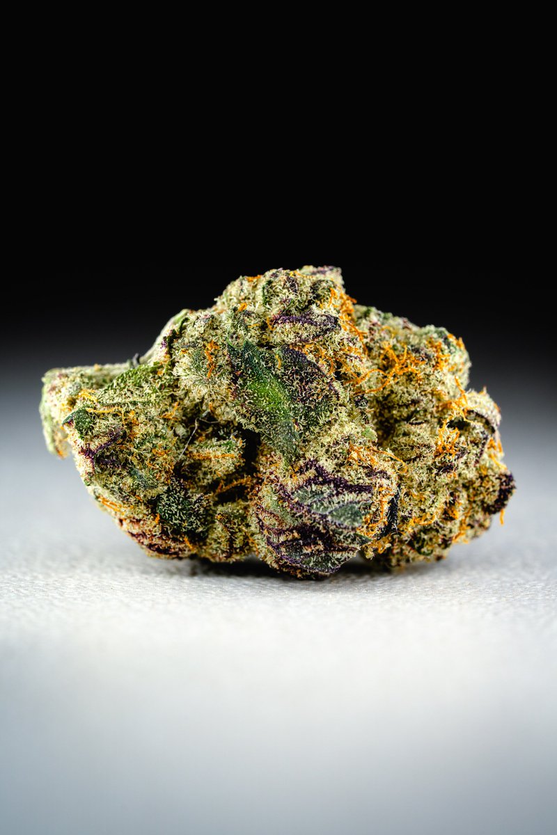 The_Dopest_Shop's tweet image. Our new collab with Ronin is all grown in house and it's got that STICKY ICKY top shelf flower you're asking for.  #thedopestshop #indoor #cannabis #topshelf