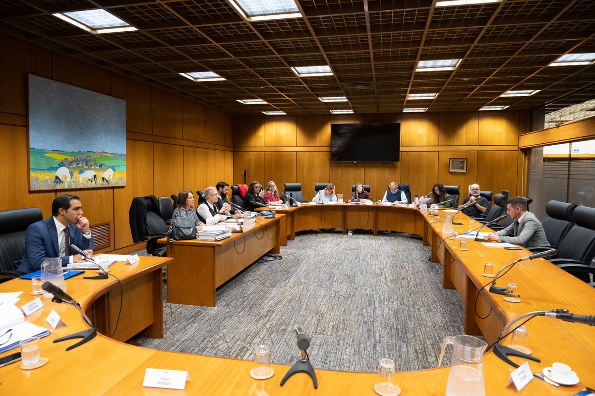 Diputados UY tweet media