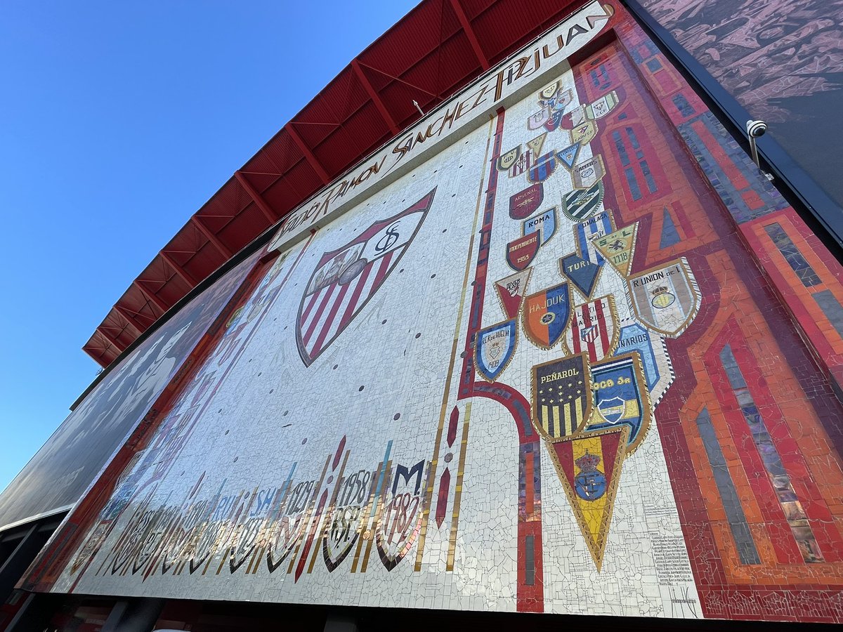 🇪🇸 Los Banderines dibujados en mármol en el Ramón Sanchez Pizjuán, estadio del Sevilla: