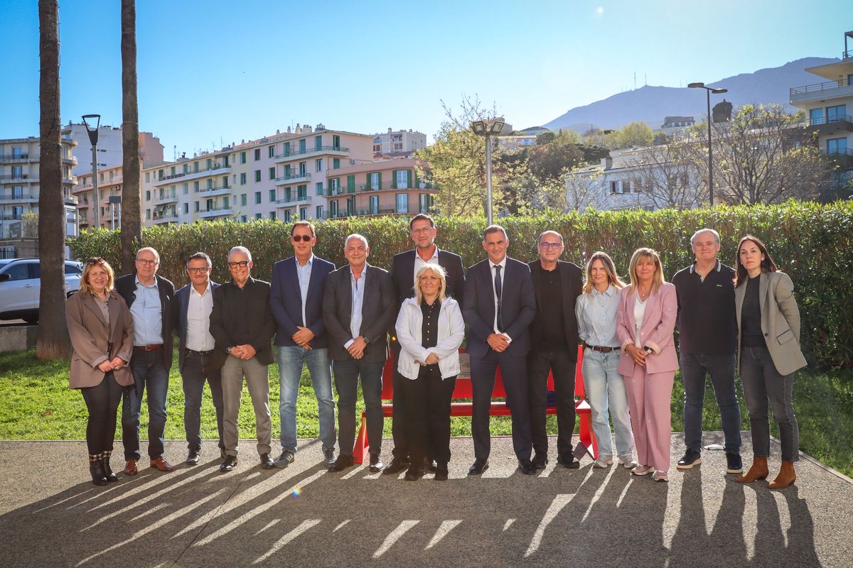 Le Conseil communautaire de la CAB a procédé, ce mardi 7 avril, à l’élection du 11ème Vice-président et des 3 membres supplémentaires du Bureau. 

Un exécutif communautaire désormais au complet, mobilisé pour mettre en œuvre, durant la mandature 2026-2032, les orientations