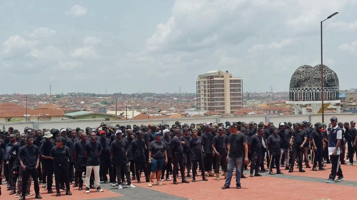 InsideOyo.com tweet media