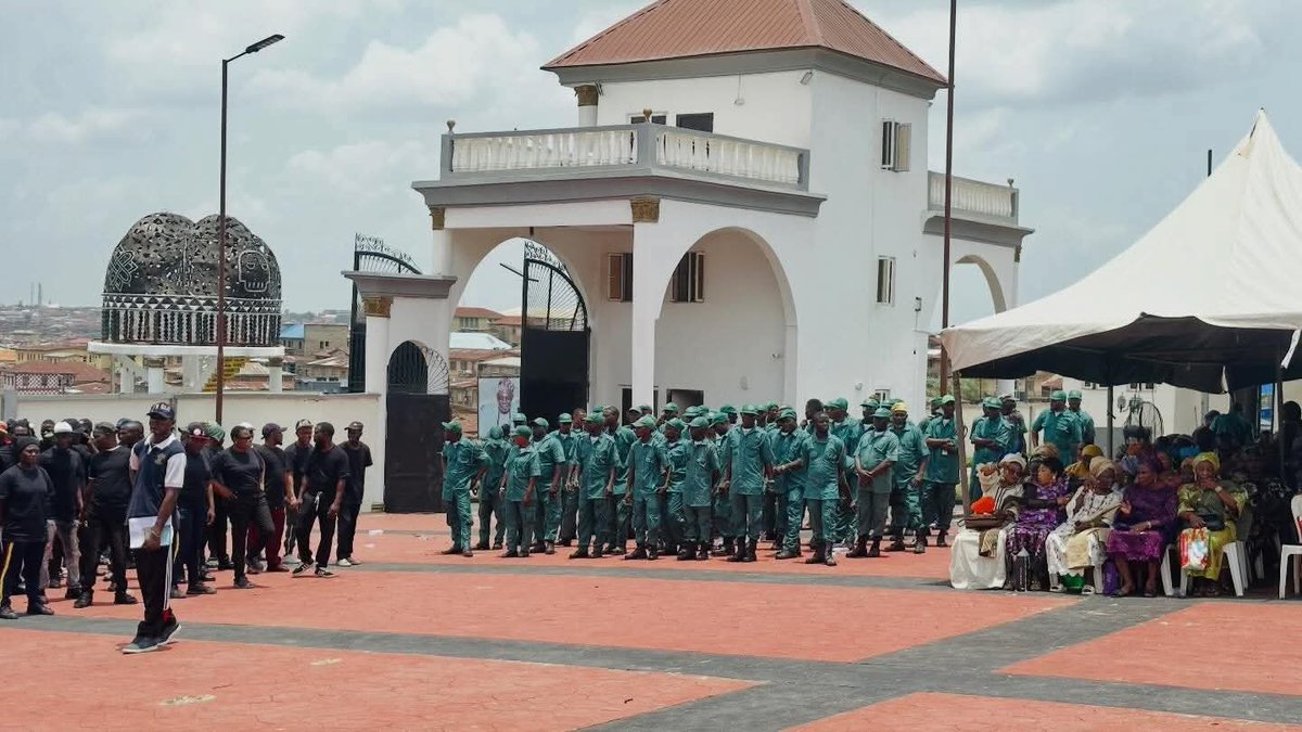 InsideOyo.com tweet media