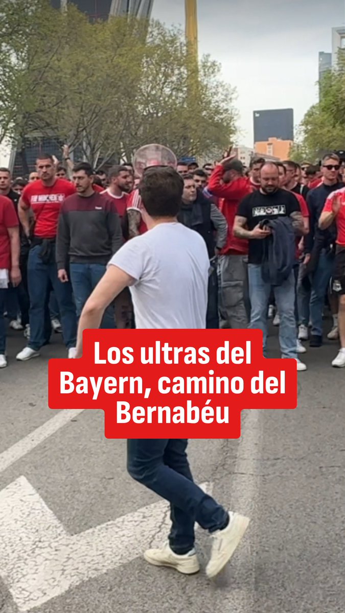 جماهير بايرن ميونيخ في طريقها الي ملعب سانتياغو برنابيو لمؤازرة البافاري 