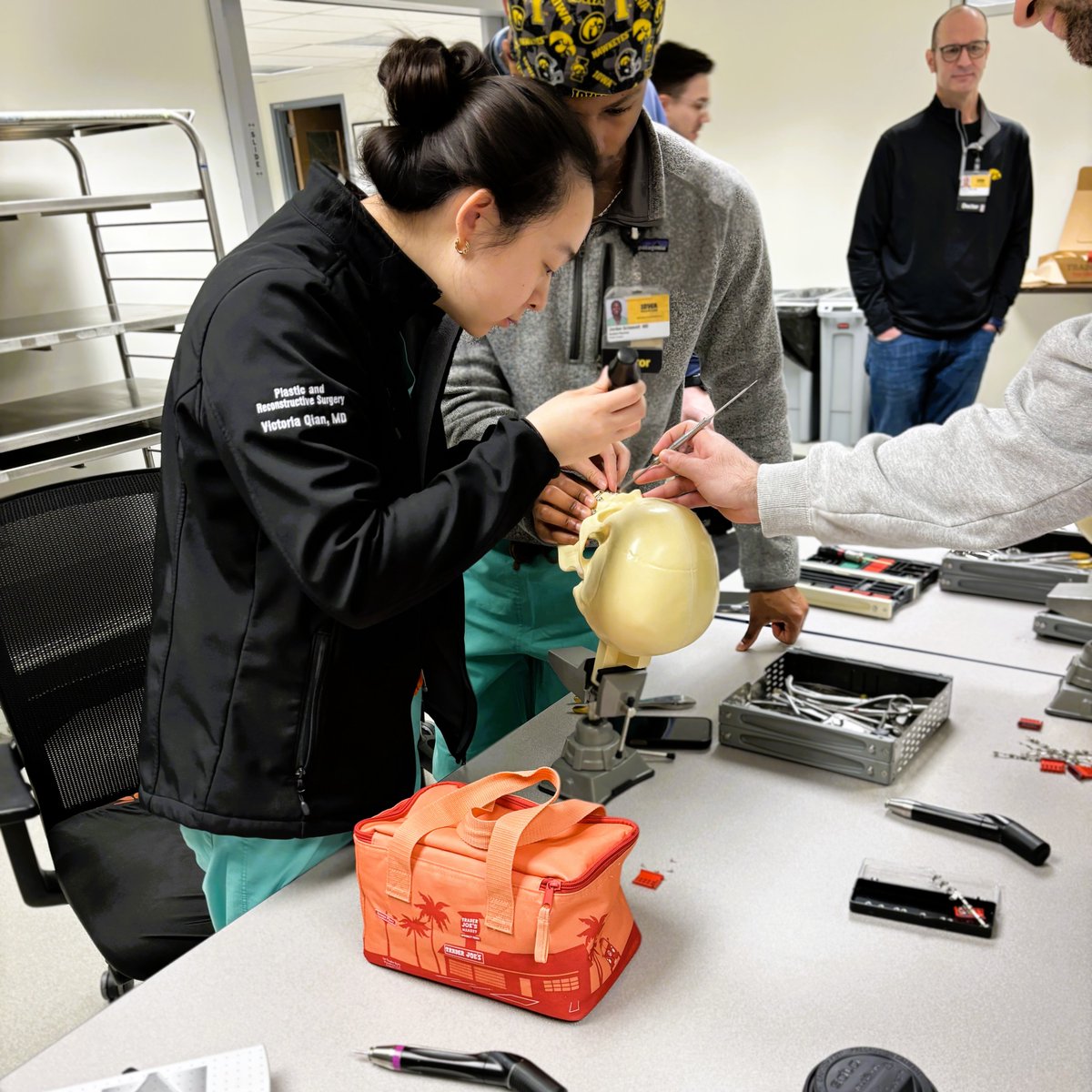 IowaPlasticSurg's tweet image. Hands-on learning at its best 👏! This morning’s Facial Plating Lab in the Center for Procedural Skills and Simulation @uiowa_cpss  brought together plastic surgery residents, fellows, and faculty for an engaging, skills-focused session. #match2027 @uiowa_surgery