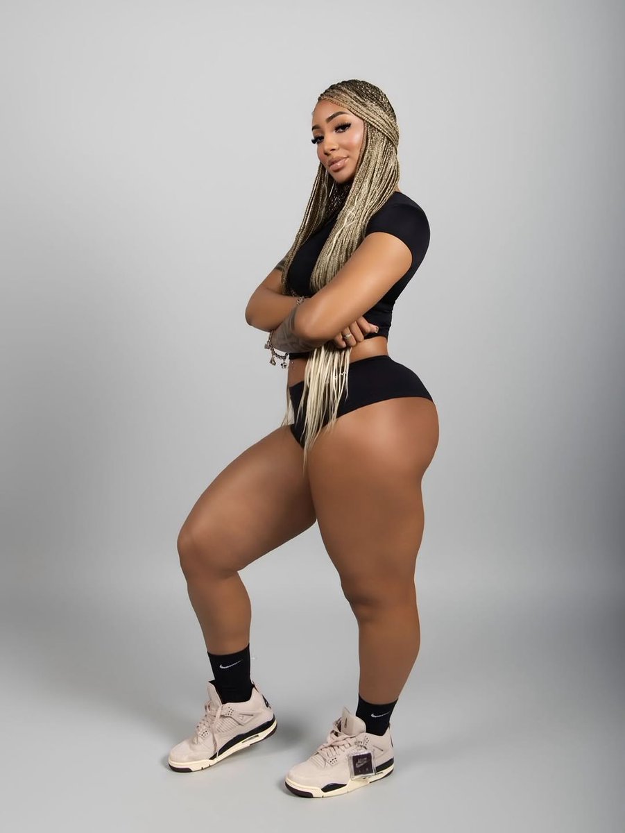 JustFreshKicks tweet media