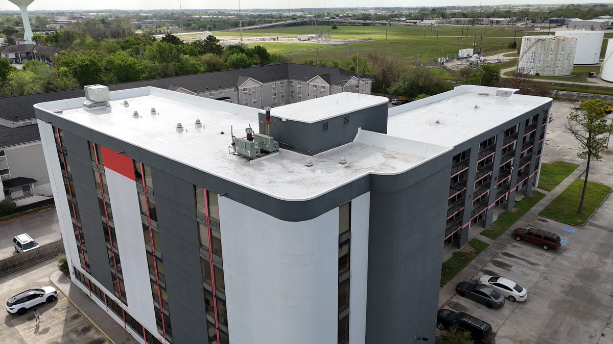 Pineapple Roofing tweet media
