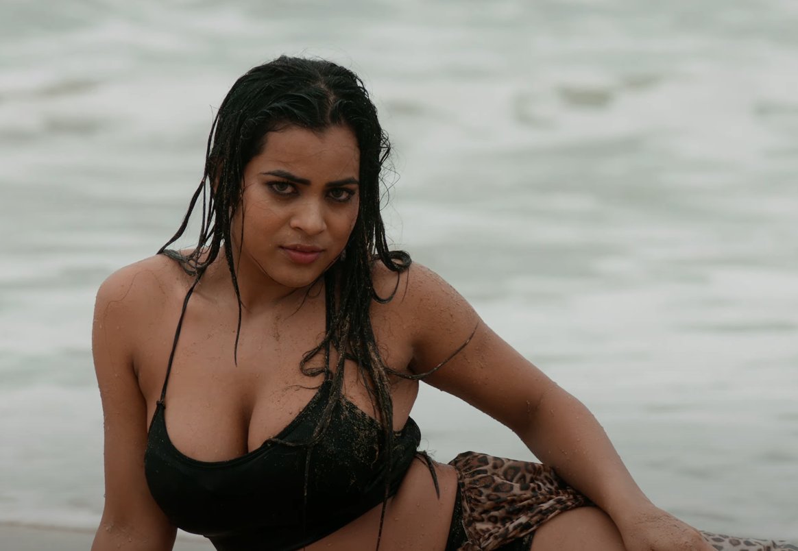 deviloofhell's tweet photo. Actress: Shivani Sharma
Movie: Rent
#ShivaniSharma #Rent https://t.co/1XjlIptBFQ