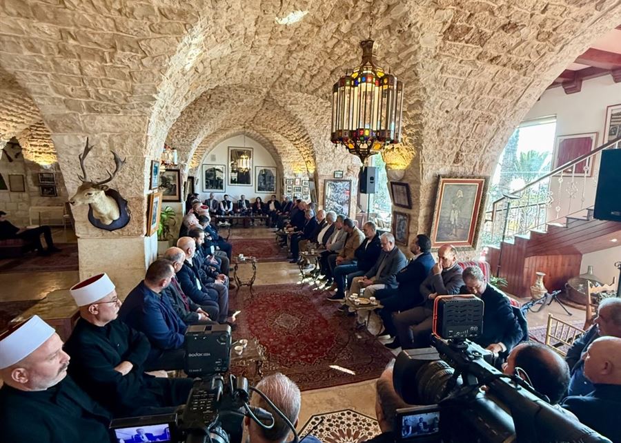 akhbaralyawm's tweet photo. #طلال_أرسلان بحث في ملف #النازحين مع #فاعليات_عاليه:
#لبنان #أخبار_اليوم 
@talalarslane 
https://t.co/MFAYMjCRZB https://t.co/GvroxADZGl