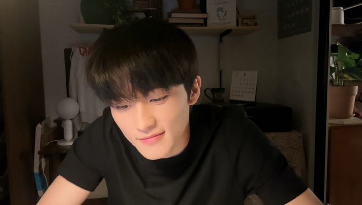 warm__ark's tweet photo. #ThankYouNCTMARK
마크야 긴 시간 너무 고생했어
모든 걸 쏟아부어 달려가는 마크의 모습을 항상 동경했고 부러워했고, 안정을 접어두고 꿈을 향해가는 지금의 마크를 많이 존경해
과거의 짐은 다 내려놓고 오직 새로운 설렘만 품은 채로 두 번째 꿈을 꾸면 좋겠다
지금까지 고마웠어

기다릴게🐯🌱 https://t.co/OKi53dllAx
