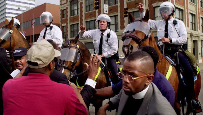 2001 Live tweet media