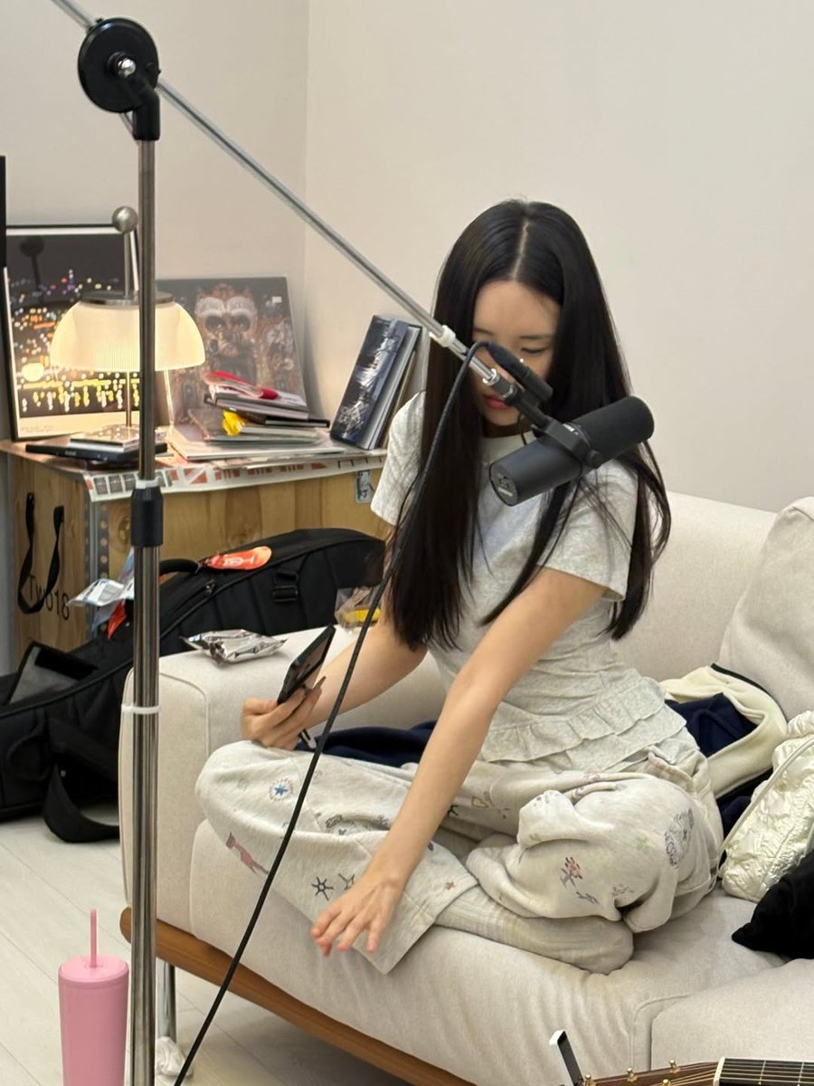 Sunmi France 💜 tweet media