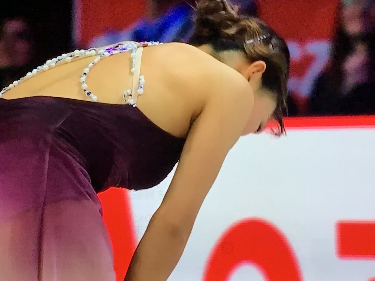 ピアフの愛の讃歌、美輪の愛の讃歌、だれもが愛する讃歌であり唯一無二の世界がそこにある。そして坂本花織の『愛の讃歌』に言葉はいらない、ひたすら彼女の愛に包まれればよいのである。女性であることの美しさを表現できる数少ない存在が坂本花織である。お疲れ様でした。#坂本花織　#愛の讃歌