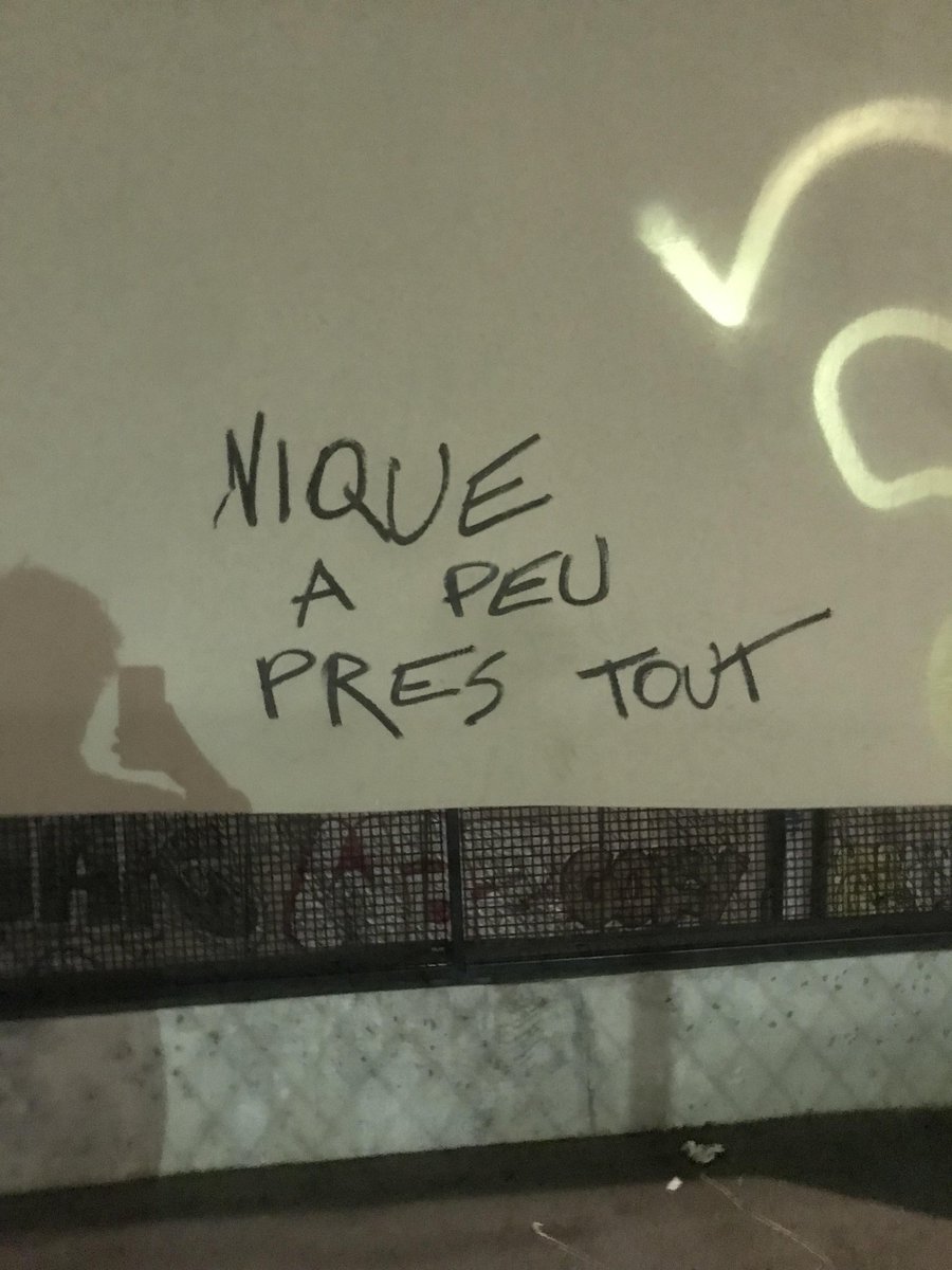 🐊 ɘнɔɒтƨυoм tweet media