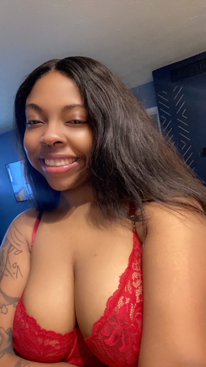 darlingnicki__'s tweet photo. (Maybe the last meme was too aggressive? Will bewbs for Titty Tuesday help?) PLEASE READ/ RETWEET 🥲- This is a reminder that I’m having coffee chats (virtual or irl I’m not picky) with folks in full time jobs involving music and/or pop culture. Just looking to learn about your day to day so I can narrow down what I’d like to do. Idk about roles in the field outside of the obvious, ya know. Not looking for a job out of these (although ya girl is unemployed and in need of one lol)! 

Please retweet/ share! The sooner/ more I have these the sooner I can be strategic in my job search and ideally land something sooner than later :D

I need money ASAP though (I’ve legitimately never been more broke in my life . I am behind on so much🥲) so I’m offering resume reviews, dating app reviews, voice content, and whatever tf else (no freaky shit)

Please help a broke single cat mother of 2 who is living in a major city! 🥹