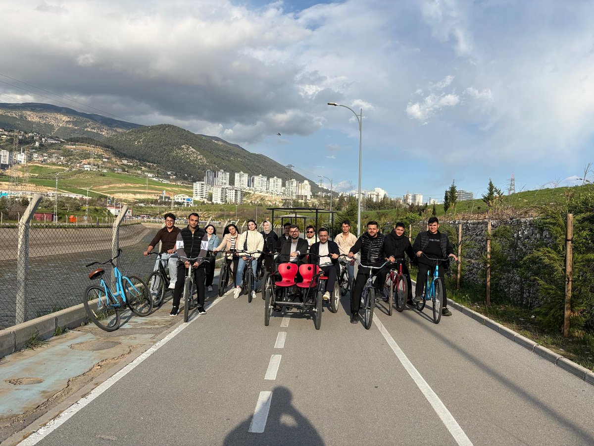 Onikişubat Gençliği her zaman sahada, her zaman hareket halinde🚴‍♂️

7 Nisan Dünya Sağlık Günü kapsamında, Onikişubat Gençliği olarak sağlıklı yaşamın önemine dikkat çekmek için pedallarımızı çevirdik 🚴‍♂️