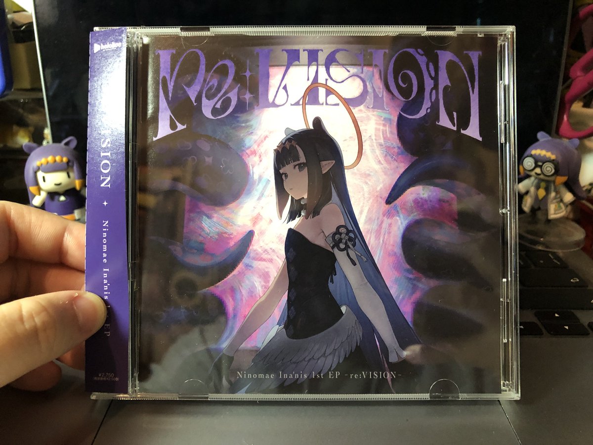 chuemi_treeeeee's tweet photo. Unpacking Ina EP after a rough work task.

Wasn’t lucky inaff to get sign card but look at the beautiful artwork! Sasuga Priestess!
The designs and layout for the booklet are also very stylish, am a fashion tako now (kind of).

Looking forward to Abyssal Hymn MV!
WAH!

#TAKOTIME https://t.co/NMCmwtMMjy