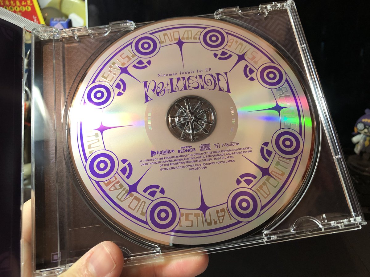 chuemi_treeeeee's tweet photo. Unpacking Ina EP after a rough work task.

Wasn’t lucky inaff to get sign card but look at the beautiful artwork! Sasuga Priestess!
The designs and layout for the booklet are also very stylish, am a fashion tako now (kind of).

Looking forward to Abyssal Hymn MV!
WAH!

#TAKOTIME https://t.co/NMCmwtMMjy