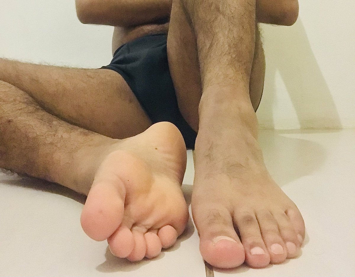 👣👅 tweet media