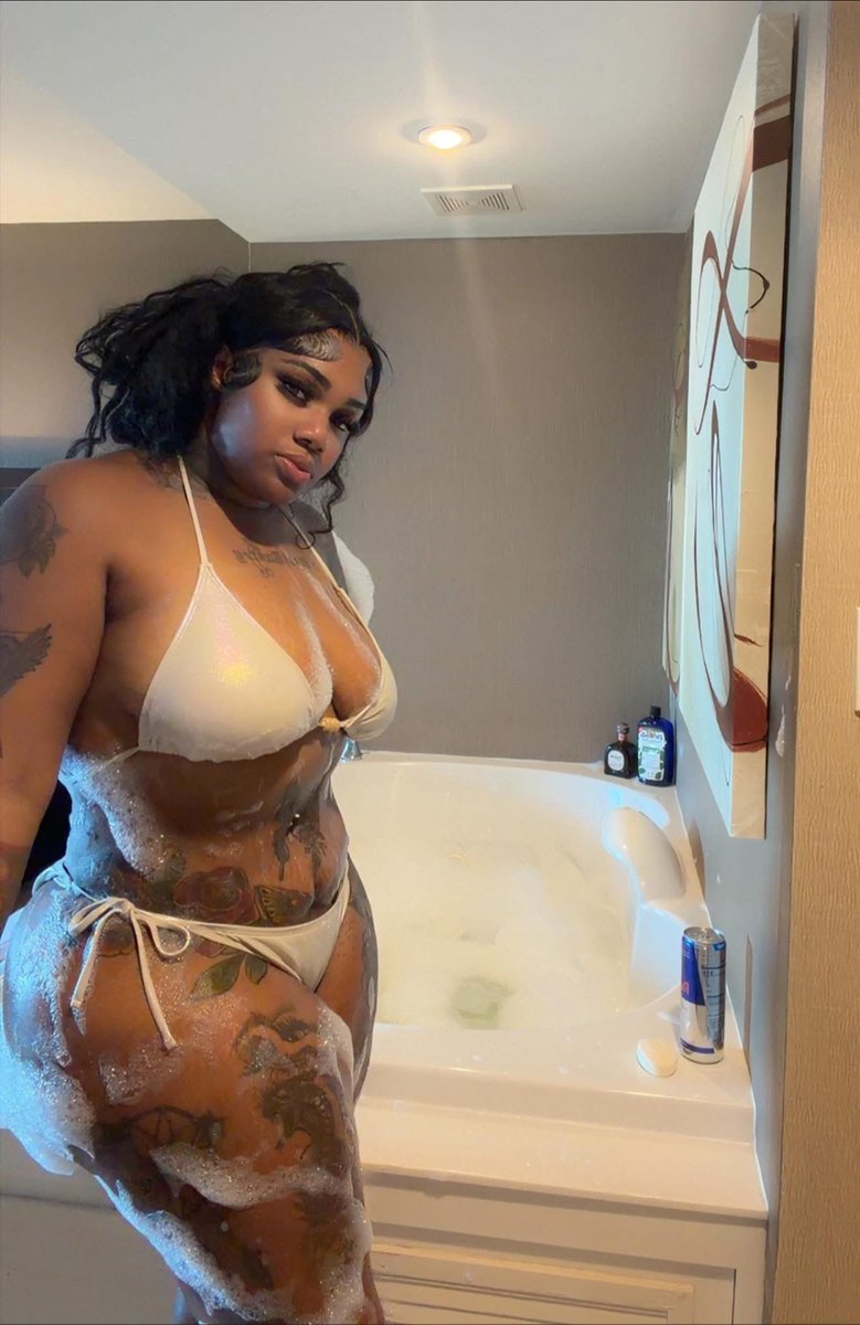 thickandprettyi's tweet photo. What’s good love bugs wyd? https://t.co/pULf24pgzW