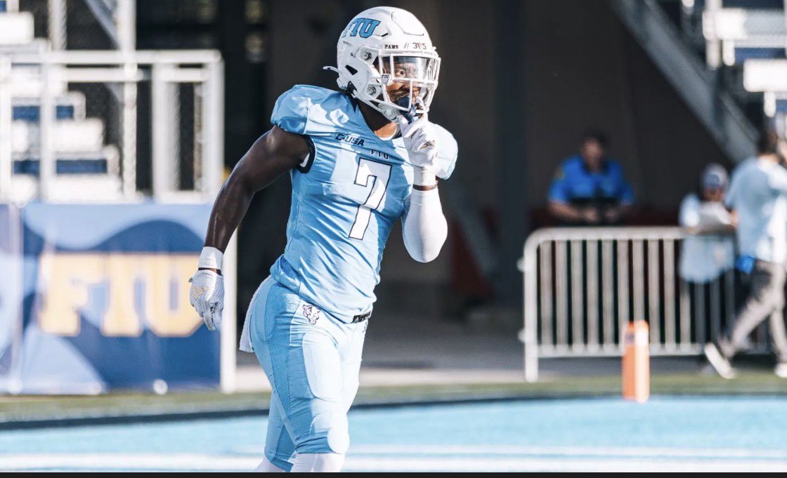 NigelLightner's tweet photo. I am extremely honored to say that I have received another D1 offer from FIU🐆🐆!!! #gopanthers #Ball4kee💙💙 #FormyPops @BoulwareLeon @cmacc16 @RHHSBearcatsFB @KennethGilstrap @FIUFootball
#Worldwidekid🌎 https://t.co/oqK3Uy9inW