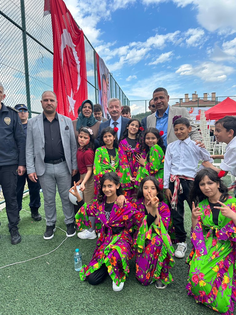 KsnKaymakamligi's tweet photo. Kaymakamımız Aziz Mercan, 8 Nisan Dünya Romanlar Günü dolayısıyla Sosyal Yardımlaşma ve Dayanışma Vakfımız tarafından düzenlenen programa katıldı. https://t.co/1VonPIik7k